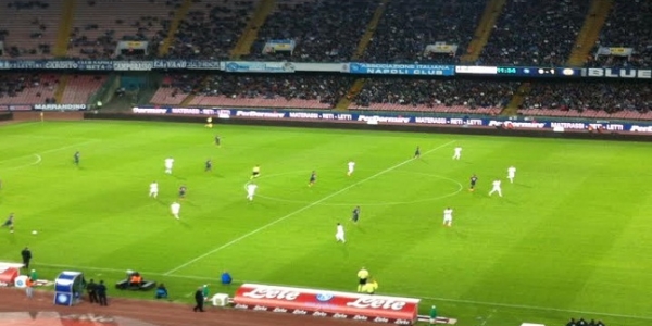 Finisce 3 -Â 0 al San Paolo con lo Slovan. Napoli al primo posto.