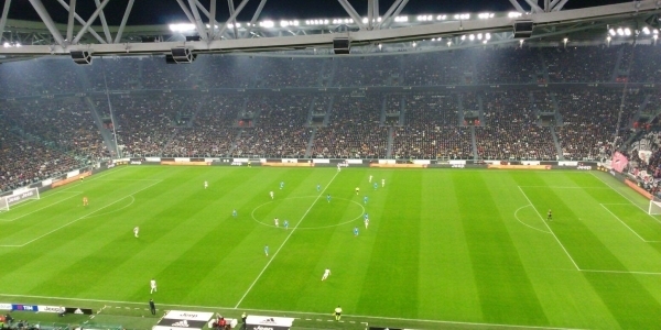 Juventus-Napoli: gli azzurri si giocano la prima fetta di qualificazione sul campo dei bianconeri.
