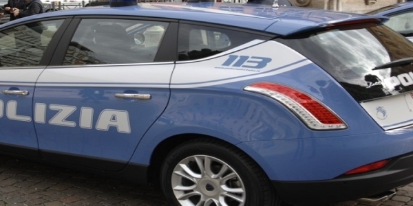 Napoli: 18enne, senza patente, fugge a tutta velocità seminando il panico. Arrestato dalla Polizia