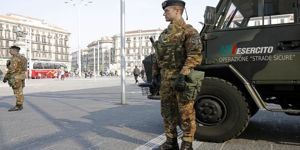 Napoli: rubano uno smartphone, bloccati dai militari dell'Esercito.