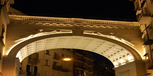 Napoli: programma 'Monumentando', il Ponte di Chiaia è stato restaurato