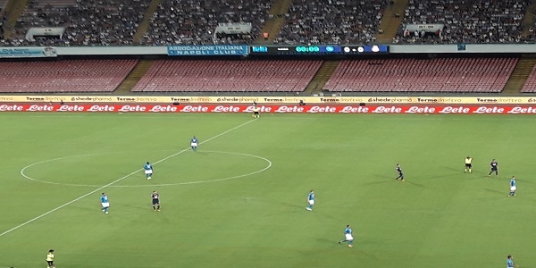 Napoli - Espanyol 2 - 0. Mertens e Albiol 'stendono' gli spagnoli