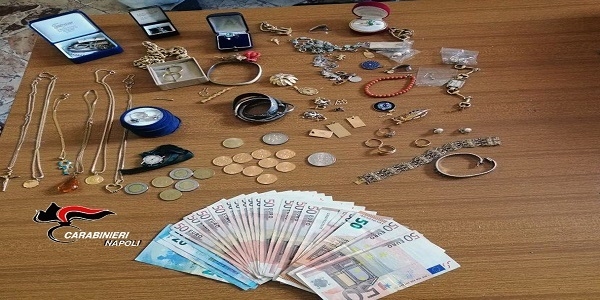 Massa Lubrense: furto di soldi e gioielli in casa di un'anziana, denunciata la badante