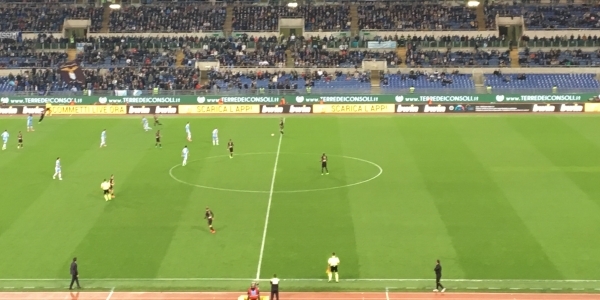 Il Napoli rischia di sciogliersi all’Olimpico, ma batte la Lazio 1- 4 con una splendida rimonta.