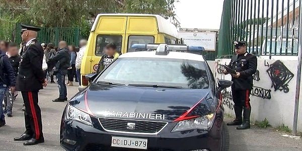 Giugliano: controlli dei carabinieri, sequestrati 17 Scuolabus