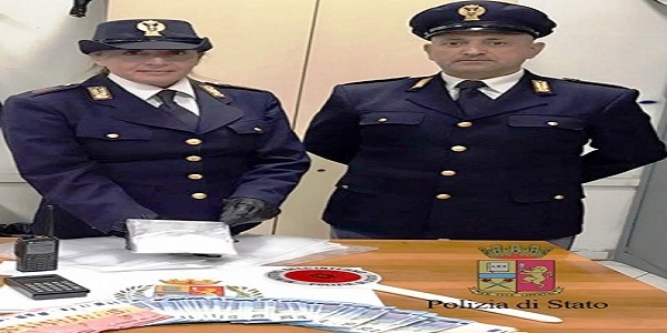 Napoli: fratello e sorella arrestati dalla polizia per detenzione di stupefacenti