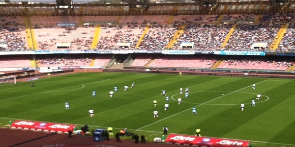 Napoli-Verona 2-0: Koulibaly e Callejon firmano la sedicesima vittoria in campionato. 