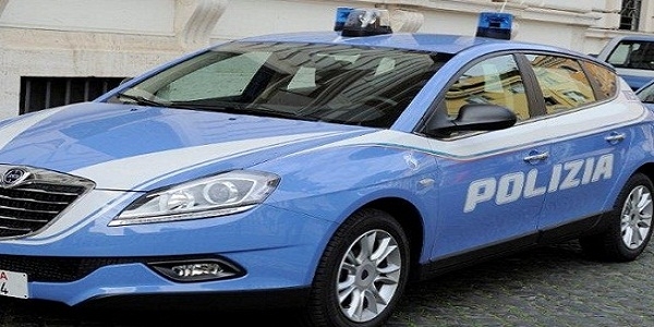 Napoli: tenta di rubare un cellulare, arrestato dalla polizia