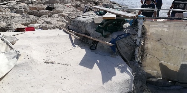Napoli: viveva sugli scogli, la Municipale permette il ricongiungimento familiare