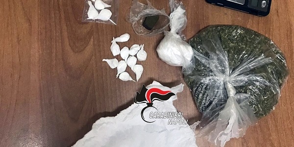 Napoli: trovato in possesso di stupefacenti, arrestato dai carabinieri