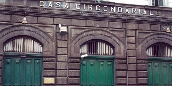 Napoli: aggredisce e minaccia i genitori, arrestato dai carabinieri