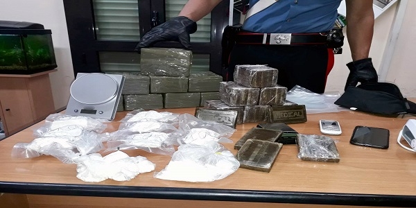 Napoli, Secondigliano: triplice sequestro di droga dei carabinieri