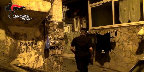 Napoli, Secondigliano: la polizia arresta uno spacciatore