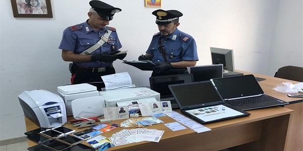 Caivano: i carabinieri arrestano un falsario dopo laboriose indagini informatiche