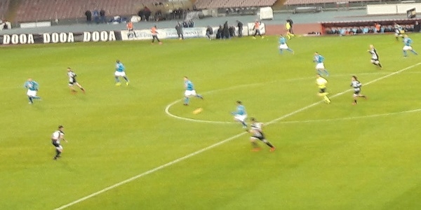 PSG-Napoli 2-2, pari beffardo per gli azzurri: Di Maria decisivo nel recupero. 