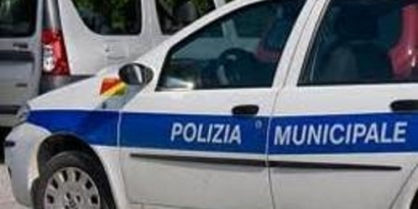 Napoli: tenta di scippare una donna, arrestato dalla polizia