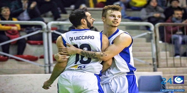 Napoli la spunta all'overtime: la GeVi batte Palermo 67-60