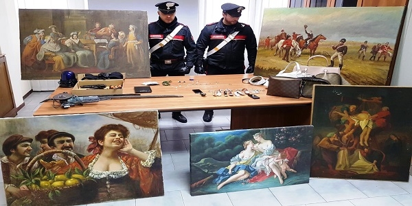 Orta di Atella: arrestati due uomini trovati in possesso di dipinti e preziosi rubati ad Isernia