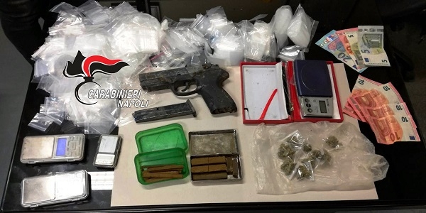 Monteruscello: arrestati tre uomini. I carabinieri sequestrano droga e una pistola a salve