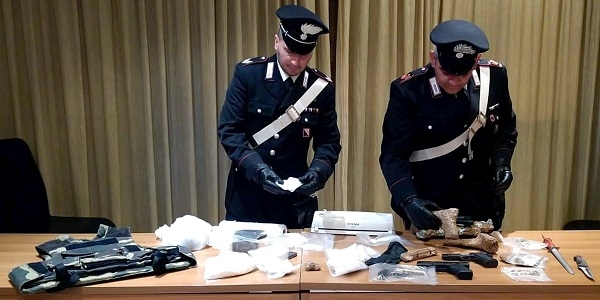 Napoli, camorra: blitz nella notte, i carabinieri eseguono 9 ordinanze di custodia
