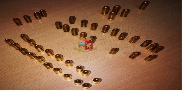 Napoli, Fuorigrotta: la polizia rinviene 46 proiettili