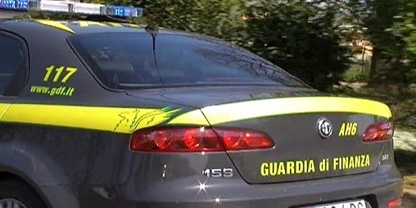 Grumo N.: ispezione della GDF in opificio, scoperti 20 lavoratori senza contratto