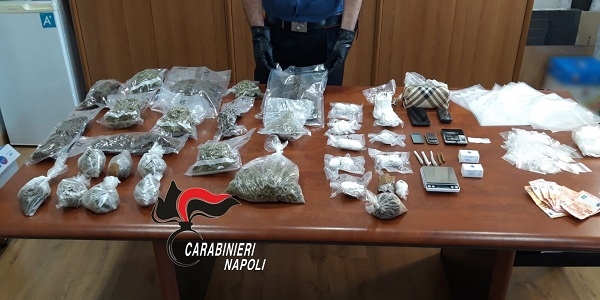 Afragola: nascondeva droga nel suo appartamento, 43enne arrestato dai carabinieri