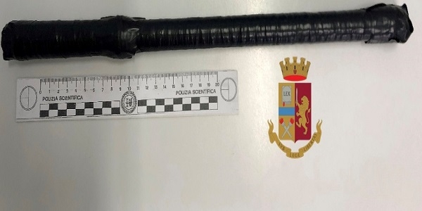 S.G. a Cremano: la polizia denuncia due uomini trovati in possesso di un manganello
