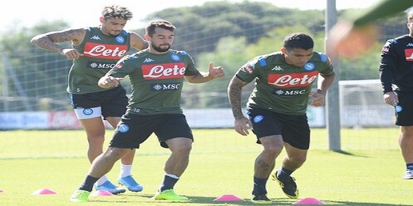 Castelvolturno: seduta tecnico tattica per gli azzurri. Chiusura con partitella