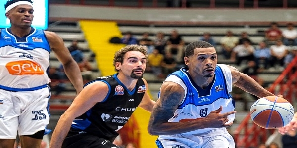 Basket: Gevi Napoli ko all'esordio. Vince Latina 80-85