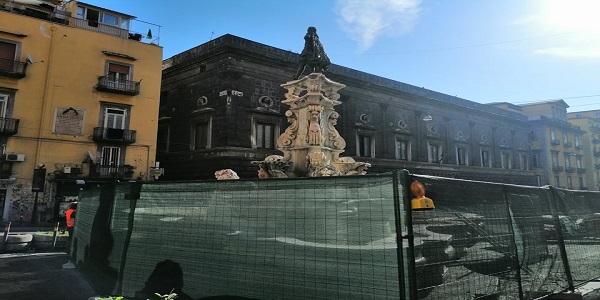 Napoli: al via i lavori per la recinzione della Fontana di Monteoliveto