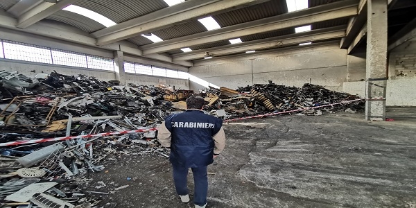 Casavatore: 500 metri cubi di rifiuti stoccati illecitamente, denunciato il titolare di una ditta