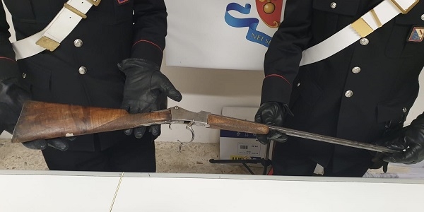 Napoli: in tre su uno scooter e con una carabina in un sacco. Fermati e arrestati dai carabinieri