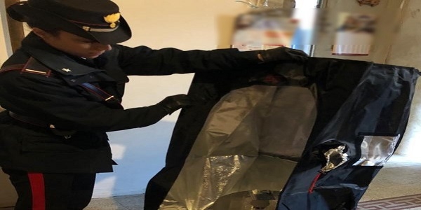 Napoli, Corso Umberto: tenta di rapinare un bracciale, arrestata dalla polizia