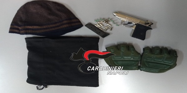 Pozzuoli: armato davanti ad una farmacia, arrestato dai carabinieri