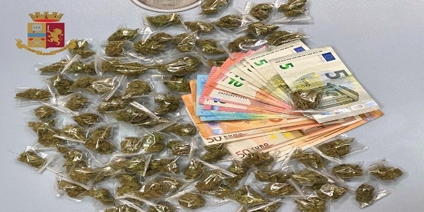 Napoli,Secondigliano: la polizia arresta uno spacciatore