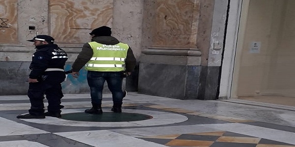 Napoli, Galleria Umberto: intervento per la tutela dei senza fissi dimora