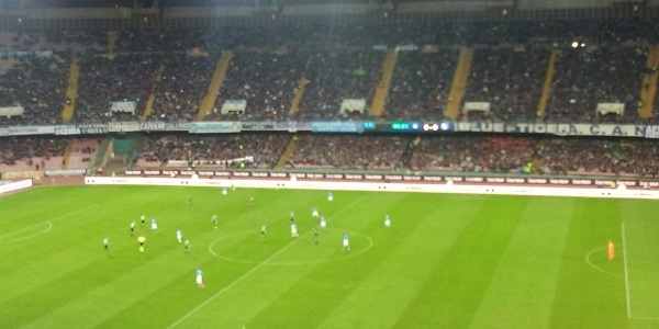 Cagliari-Napoli 0-1: l'eurogol di Mertens condanna i sardi