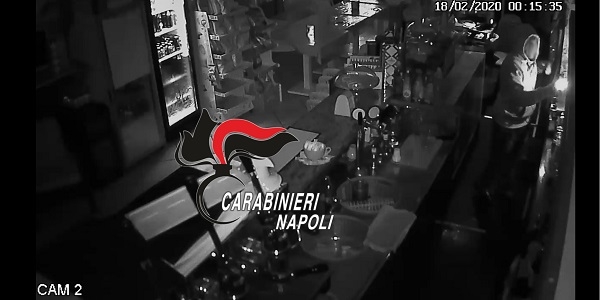 Pozzuoli: i carabinieri arrestano un uomo. E' accusato di 2 furti