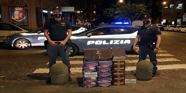 Napoli: per festeggiare un compleanno fanno esplodere fuochi d'artificio in strada. Denunciati dalla polizia