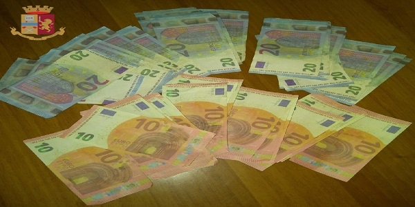 Napoli: detenzione di banconote false, arrestato dalla polizia
