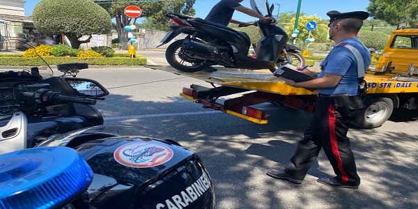 Napoli: detenzione di banconote false, arrestato dalla polizia