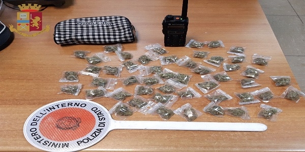 Napoli, Piazza Nazionale: trovato in possesso di marijuana, arrestato dalla polizia