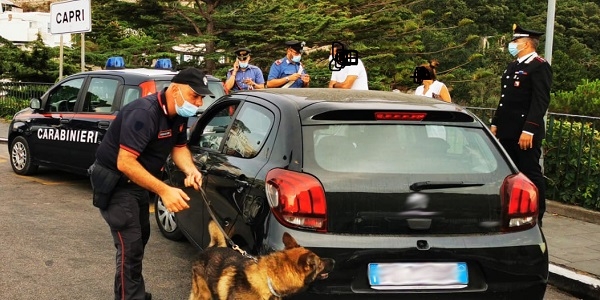 Capri: controlli dei carabinieri, sequestrate patenti, autovetture e ciclomotori