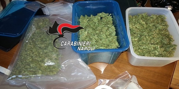 Giugliano: vìola i domiciliari e nasconde droga in casa, 46enne arrestato dai Carabinieri.