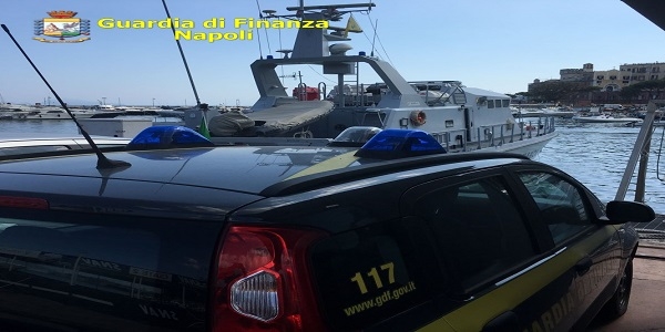 Napoli, Marechiaro: la GDF sequestra 2 stabilimenti balneari abusivi