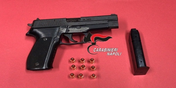 Boscoreale: i Carabinieri arrestano 33enne. Passeggiava di notte con una pistola carica