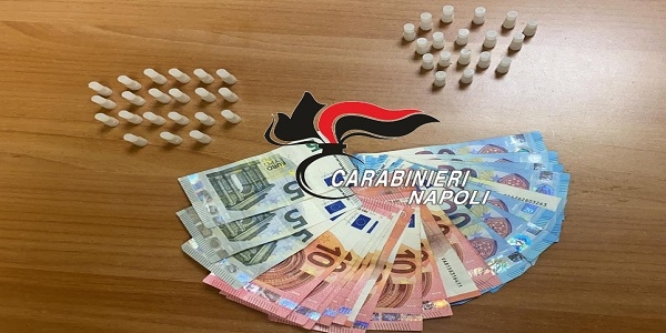 Napoli, Scampia: servizio anti-droga dei carabinieri, arrestato un pusher