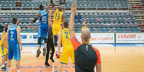 Supercoppa: Givova Scafati - Gevi Napoli Basket 82-61