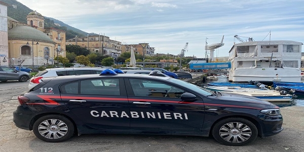 Castellammare di Stabia: servizi anti-droga dei carabinieri, arrestate 3 persone
